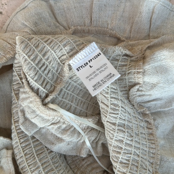 Papermoon Linen Blend Elastic Waist Shorts - Picture 5 of 5